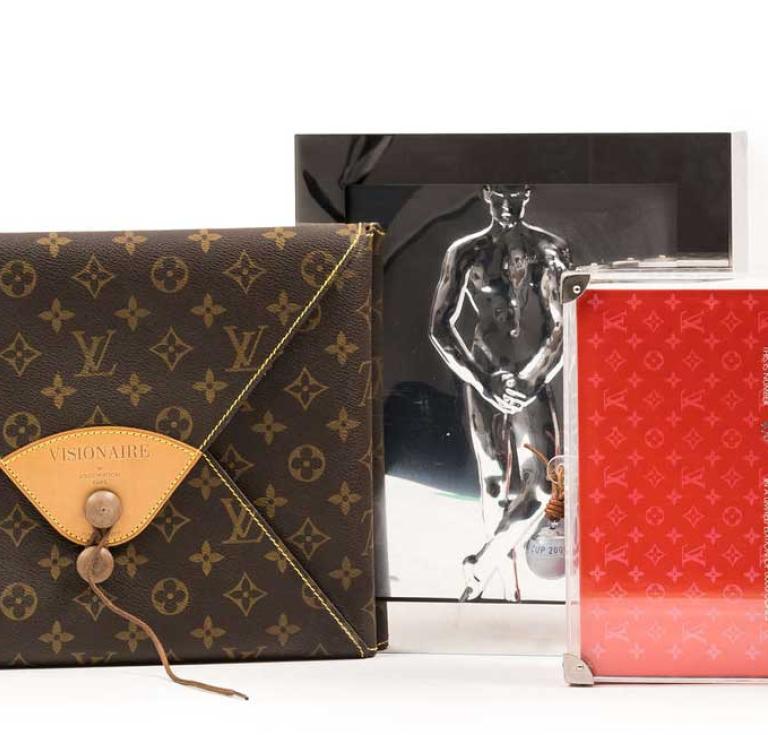 Issues of the fashion magazine Visionaire